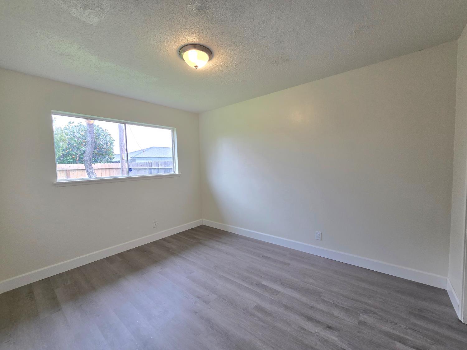 424 West Rialto Avenue Clovis, CA 93612 - Photo 12 of 20 Bedroom 2 (Back)