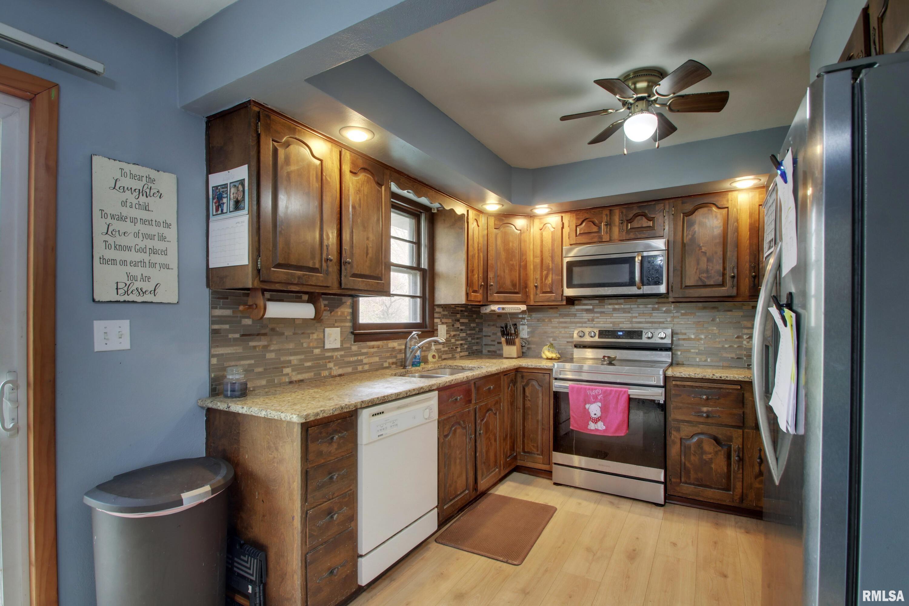 1530 Curtis Creek Road Quincy, IL 62301 - Photo 8 of 22 Gallery Image 8
