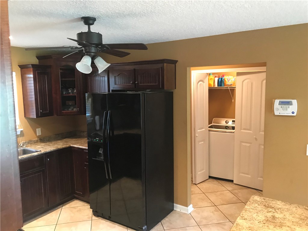 128 Avondale Road Brunswick, GA 31523 - Photo 5 of 12 LAUNDRY ROOM