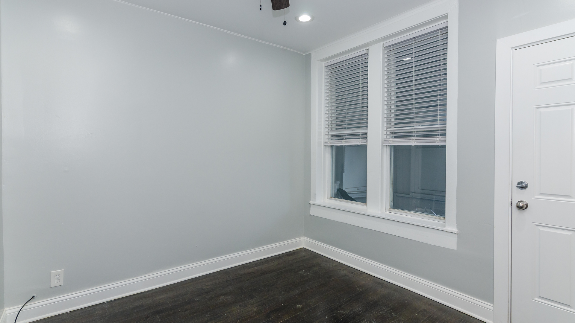 2049 West Coulter Street, Unit 1R Chicago, IL 60608 - Photo 3 of 10 an empty room with a window