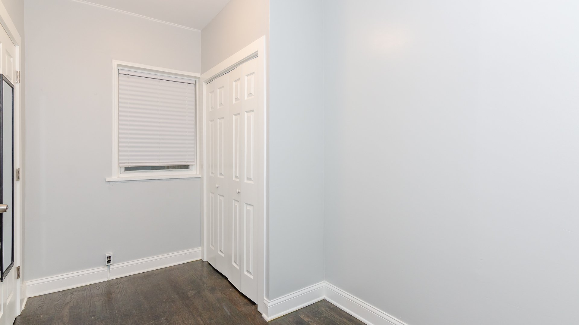 2049 West Coulter Street, Unit 1R Chicago, IL 60608 - Photo 7 of 10 a view of an empty room