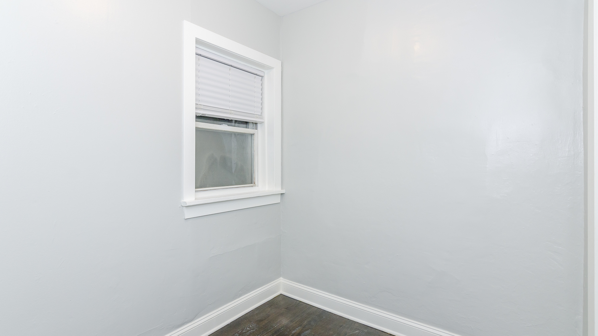 2049 West Coulter Street, Unit 1R Chicago, IL 60608 - Photo 9 of 10 a small space with a window