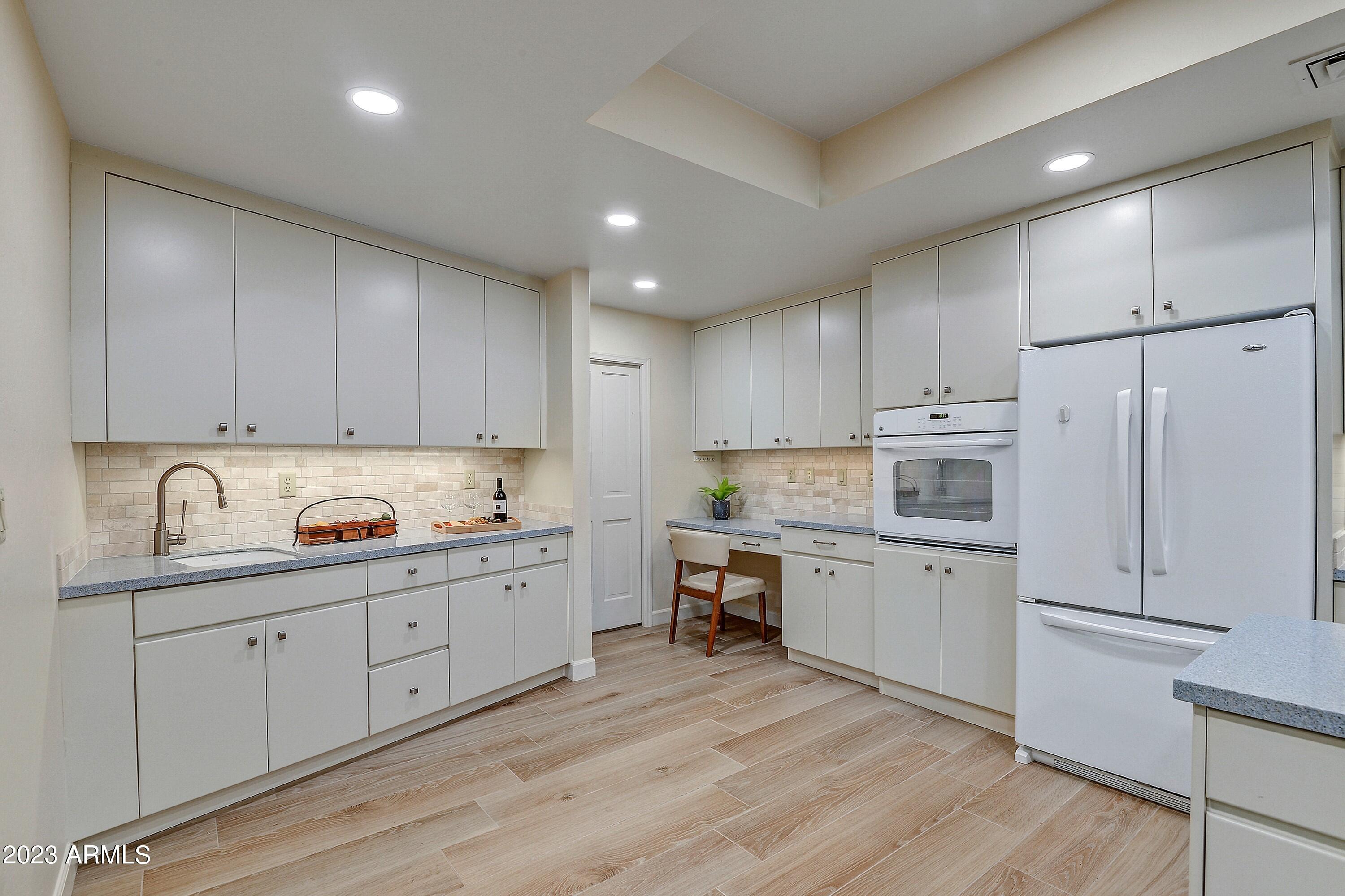 4436 East Camelback Road, Unit 36 Phoenix, AZ 85018 - Photo 13 of 34 014_Kitchen Bar Area