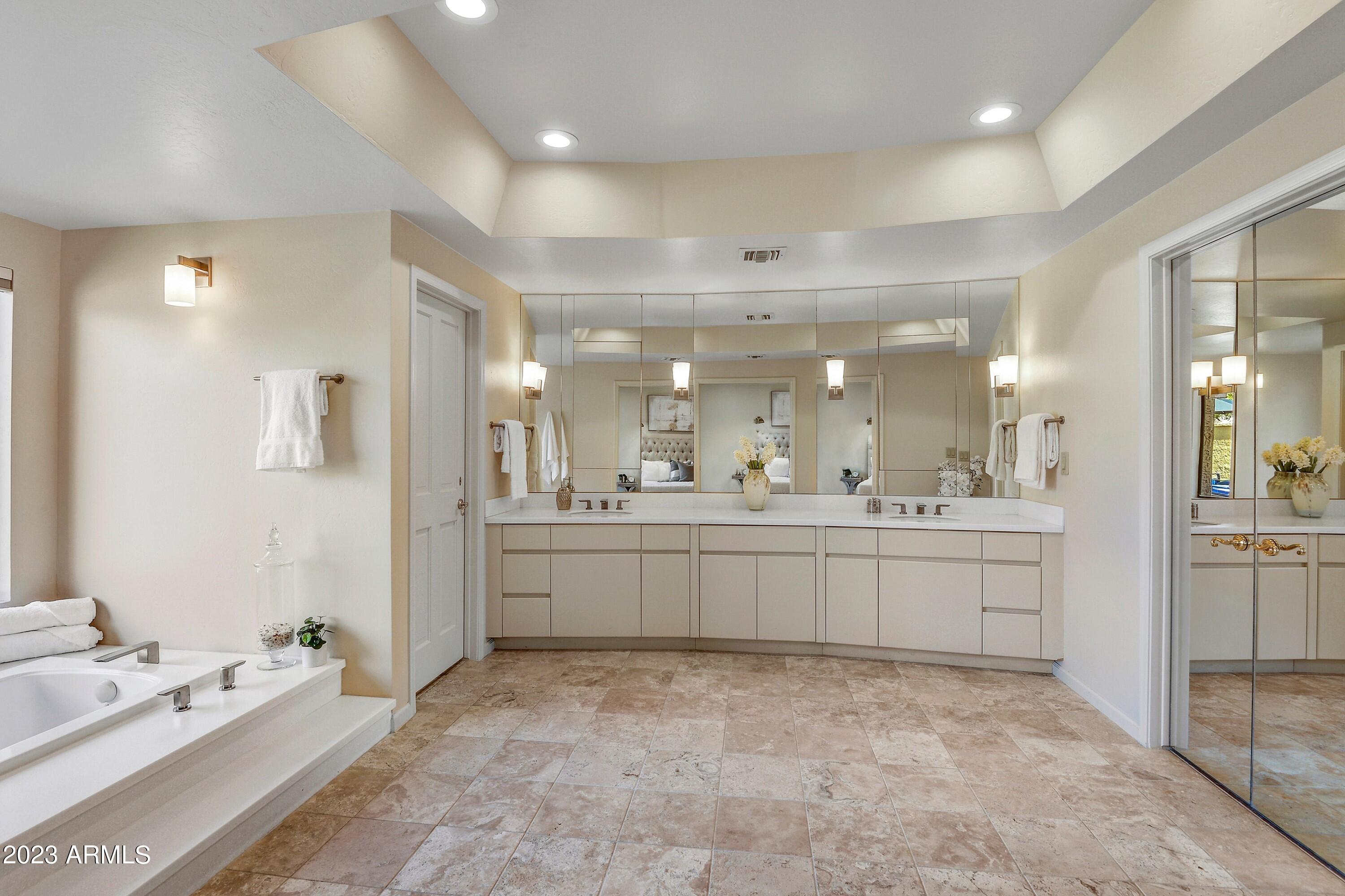 4436 East Camelback Road, Unit 36 Phoenix, AZ 85018 - Photo 17 of 34 018_Primary Bathroom
