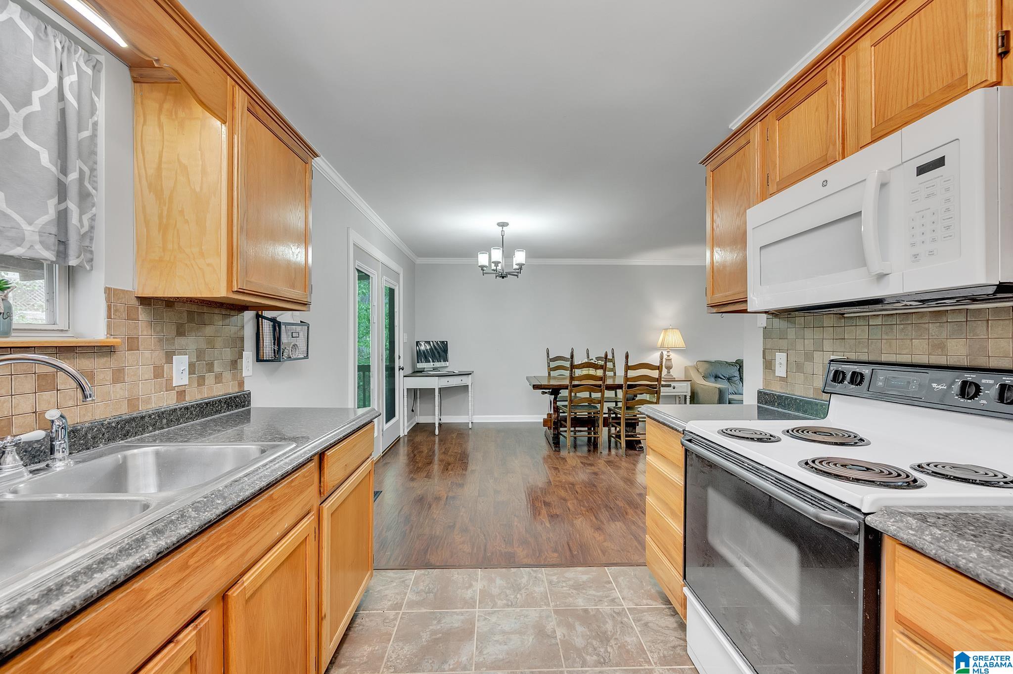 1435 Mountain Lake Road Warrior, AL 35180 - Photo 12 of 32