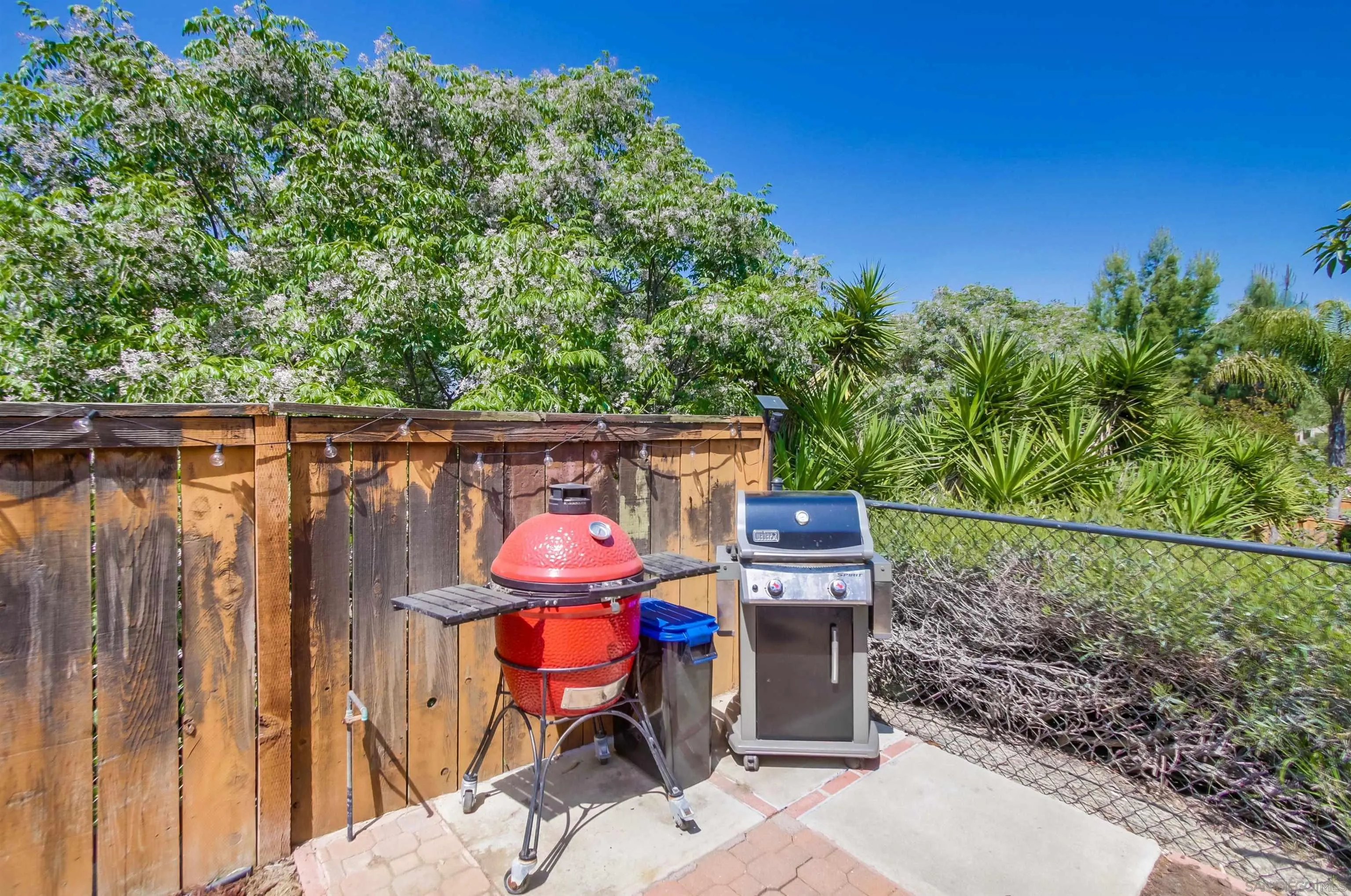 8535 Elliot Lane Santee, CA 92071 - Photo 35 of 43 a view of a chairs and table in the patio