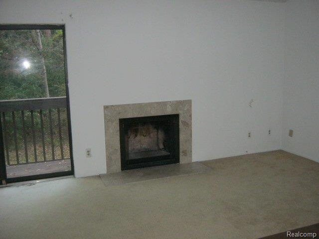 24141 Evergreen Road, Unit 28 Southfield, MI 48075 - Photo 9 of 10 261-870635-living