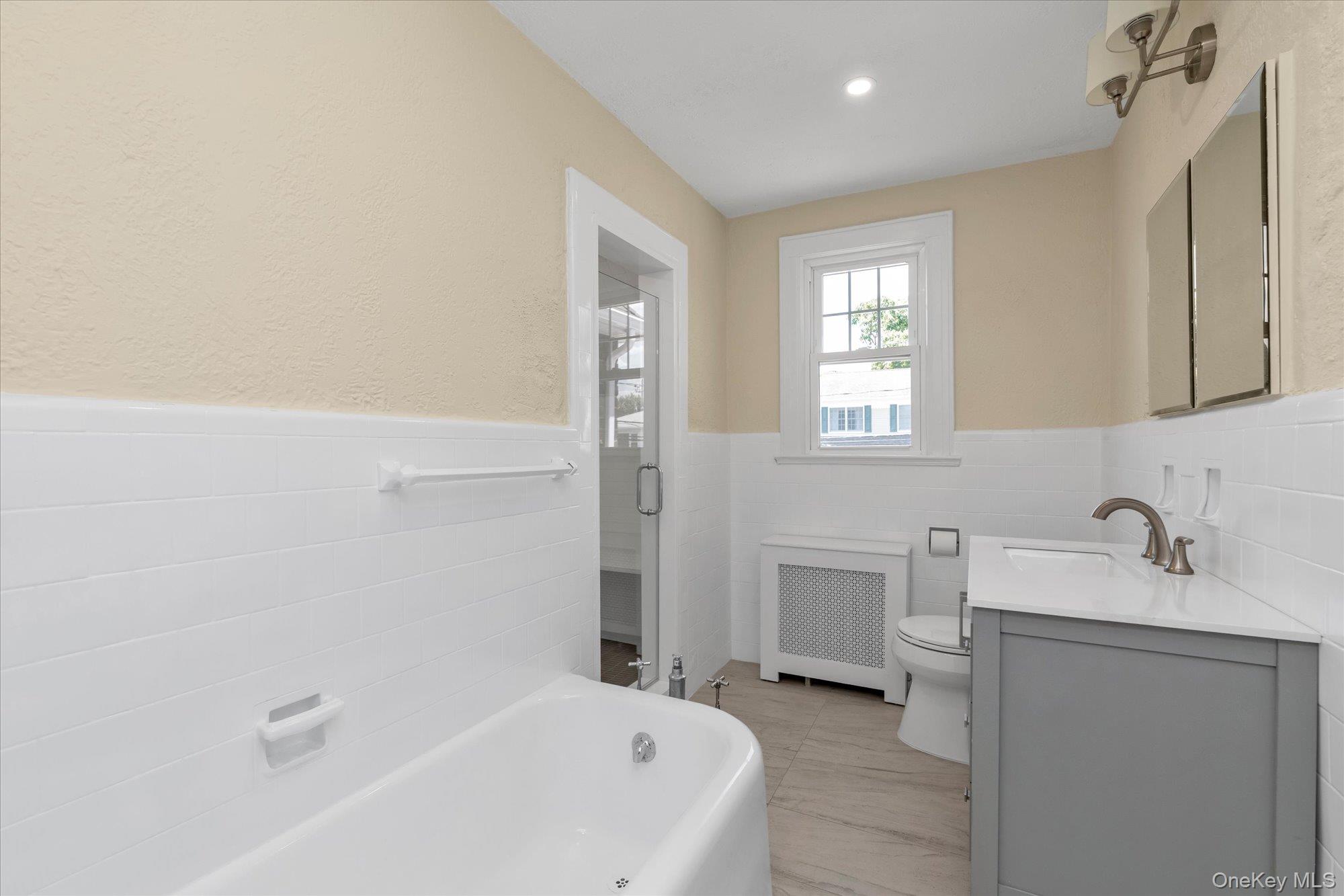 15 Hampton Road Lynbrook, NY 11563 - Photo 16 of 22 2nd Floor Bathroom