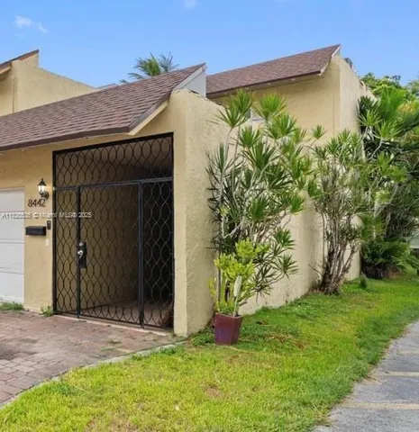 $1,300 | 8442 Southwest 103rd Avenue, Unit 8442, Miami, FL 33173