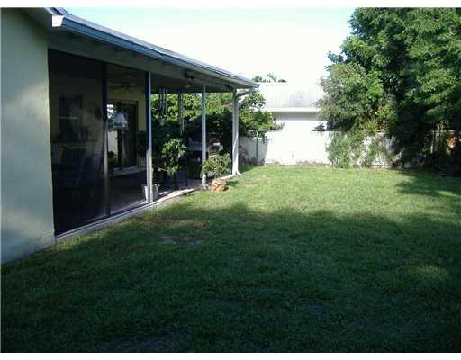 22830 Southwest 65th Way Boca Raton, FL 33428 - Photo 14 of 25 Yard/Garden