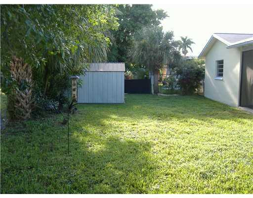 22830 Southwest 65th Way Boca Raton, FL 33428 - Photo 6 of 25 Yard/Garden