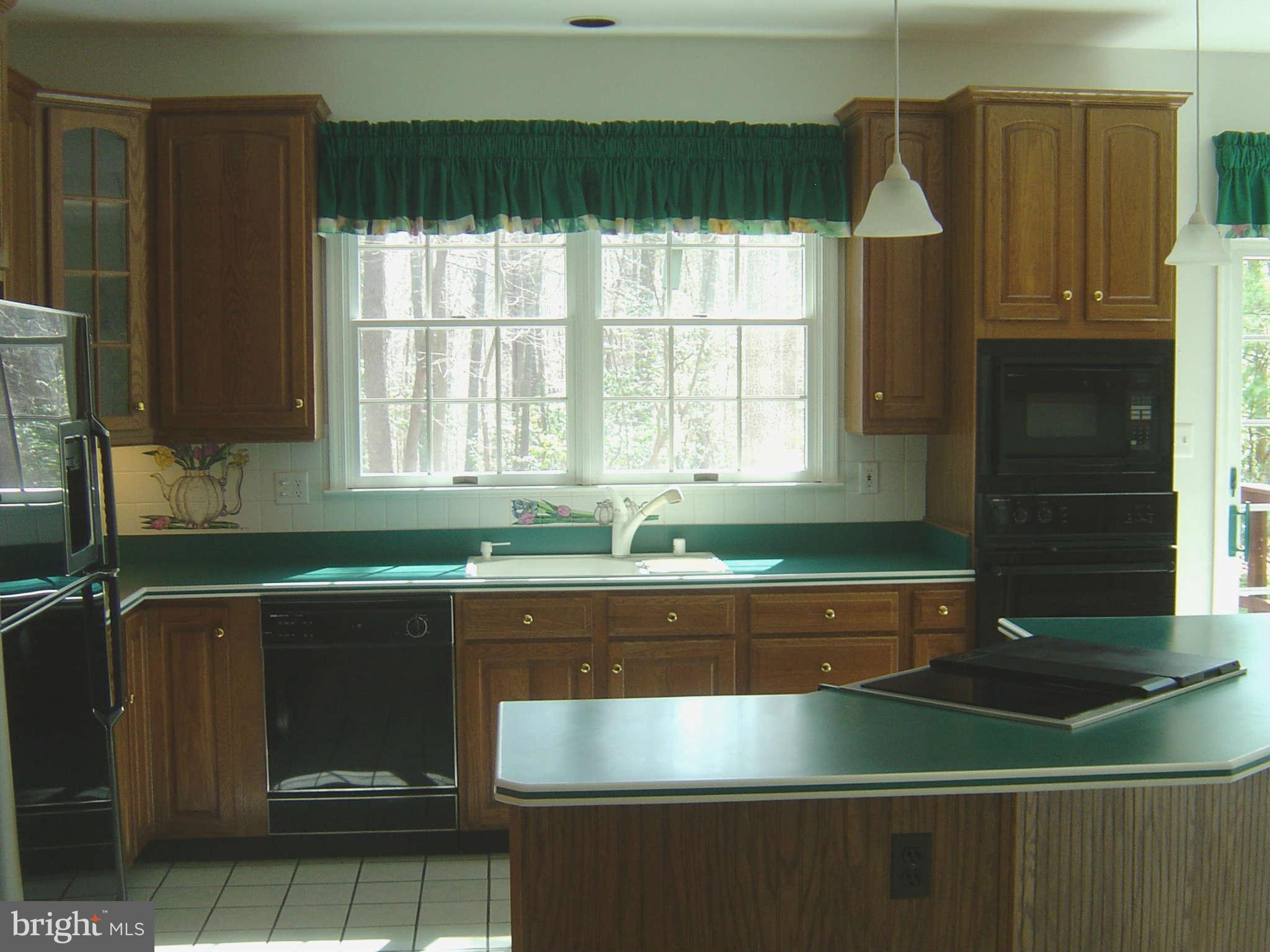 2713 Howard Grove Road Davidsonville, MD 21035 - Photo 7 of 30 Kitchen