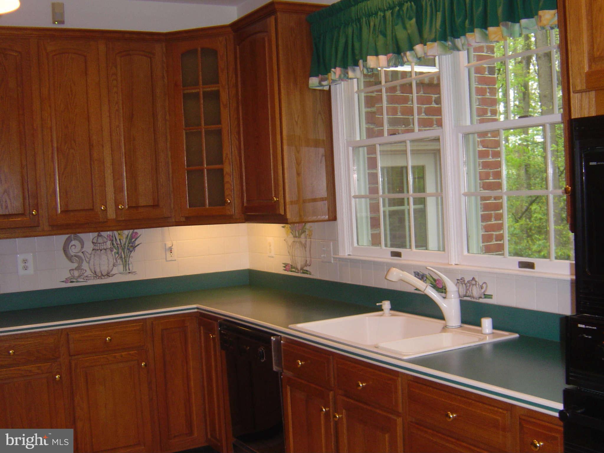 2713 Howard Grove Road Davidsonville, MD 21035 - Photo 8 of 30 Kitchen