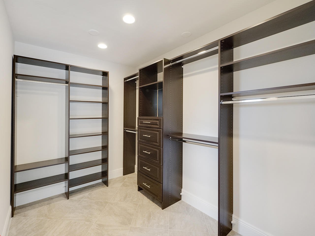 370 Northwest 11th Avenue Boca Raton, FL 33486 - Photo 10 of 21 Owner's Walk-In Closet