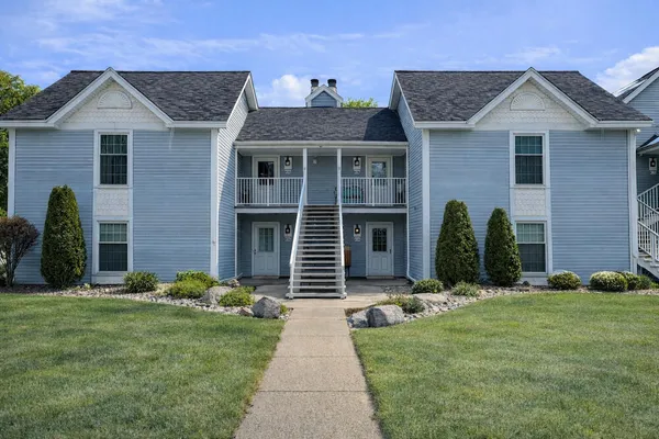 $324,900 | 300 Foxwood Drive, Unit 160, Waterford, WI 53185