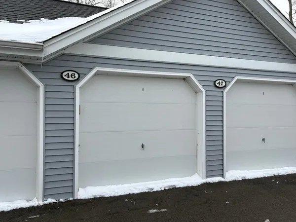 $314,900 | 300 Foxwood Drive, Unit 160, Waterford, WI 53185