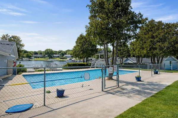 $314,900 | 300 Foxwood Drive, Unit 160, Waterford, WI 53185