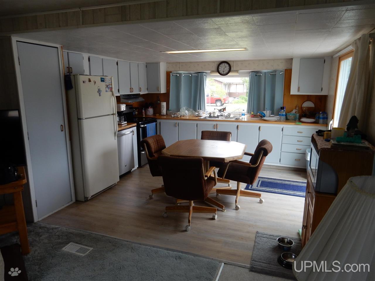 985 N River Road Manistique, MI 49854 - Photo 8 of 15