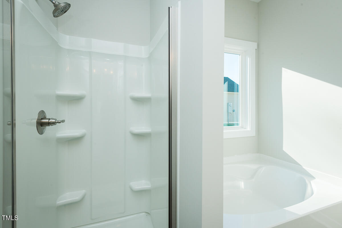 1030 Pinnix Loop Burlington, NC 27217 - Photo 15 of 25 a bathroom with a bathtub