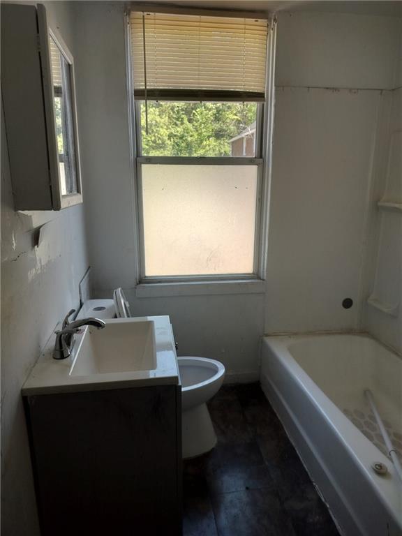 245 Fleet Street Braddock, PA 15104 - Photo 5 of 12 a bathroom with a sink toilet and a bathtub