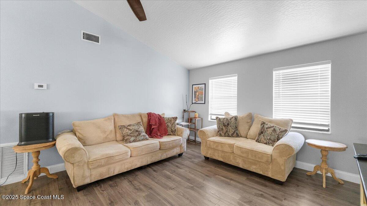 529 Wicker Road Southwest Palm Bay, FL 32908 - Photo 9 of 19 10-Family Room