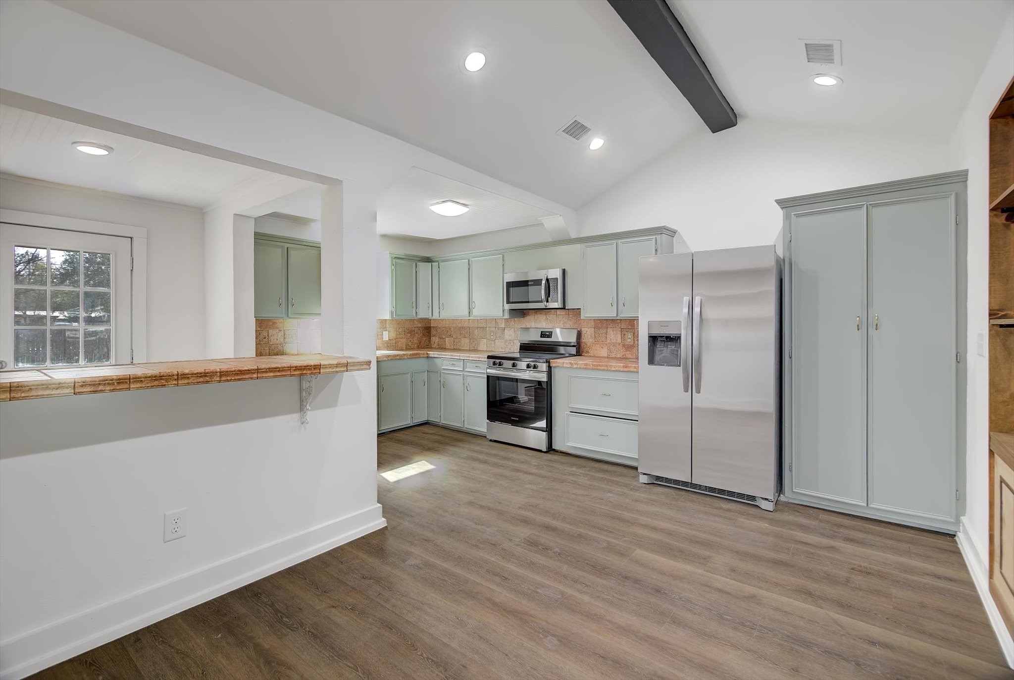 158 North 7th Street Trinity, TX 75862 - Photo 11 of 40 Breakfast bar