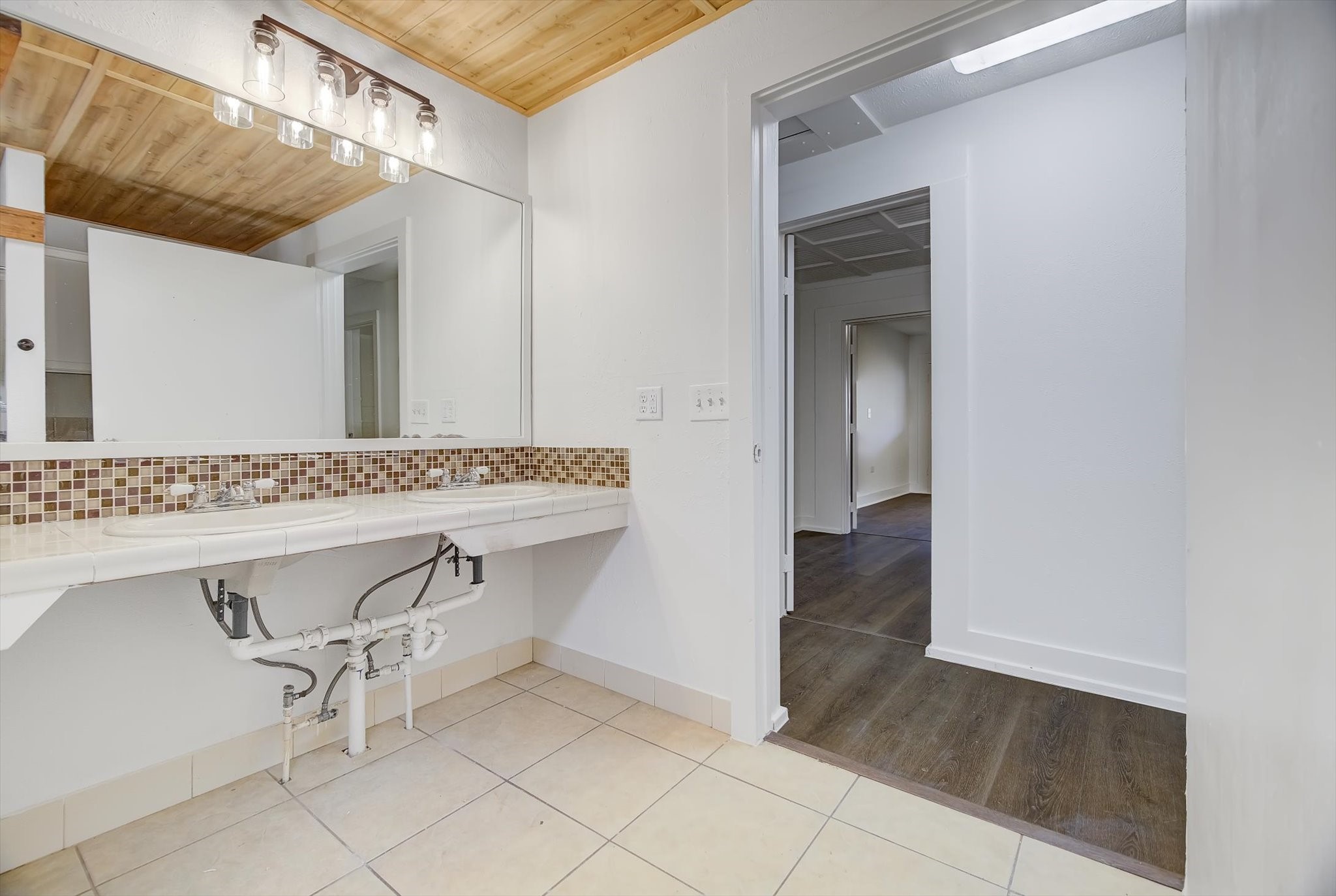 158 North 7th Street Trinity, TX 75862 - Photo 29 of 40 Secondary bath