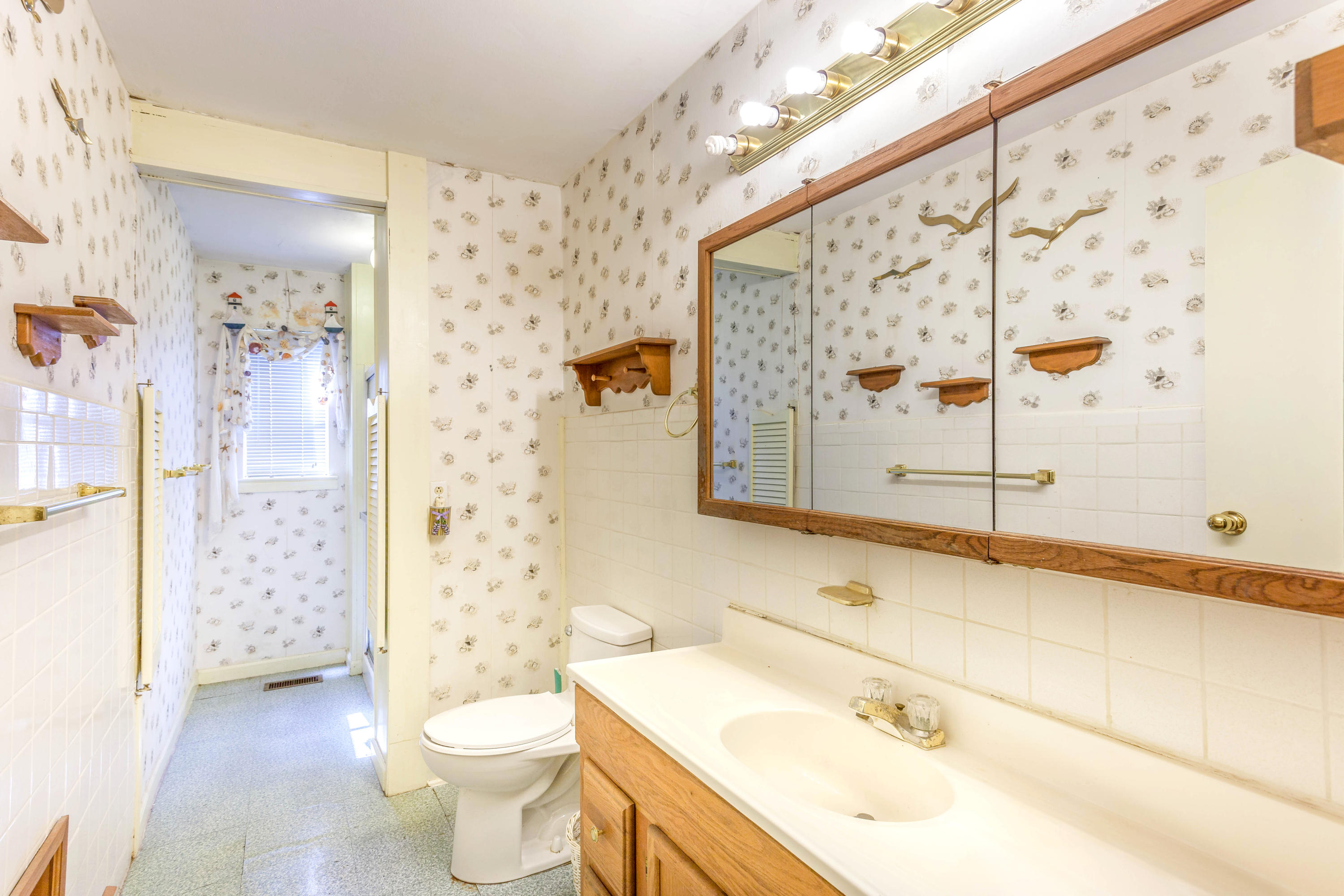 321 Proctor Road Rossville, GA 30741 - Photo 13 of 18 Bathroom