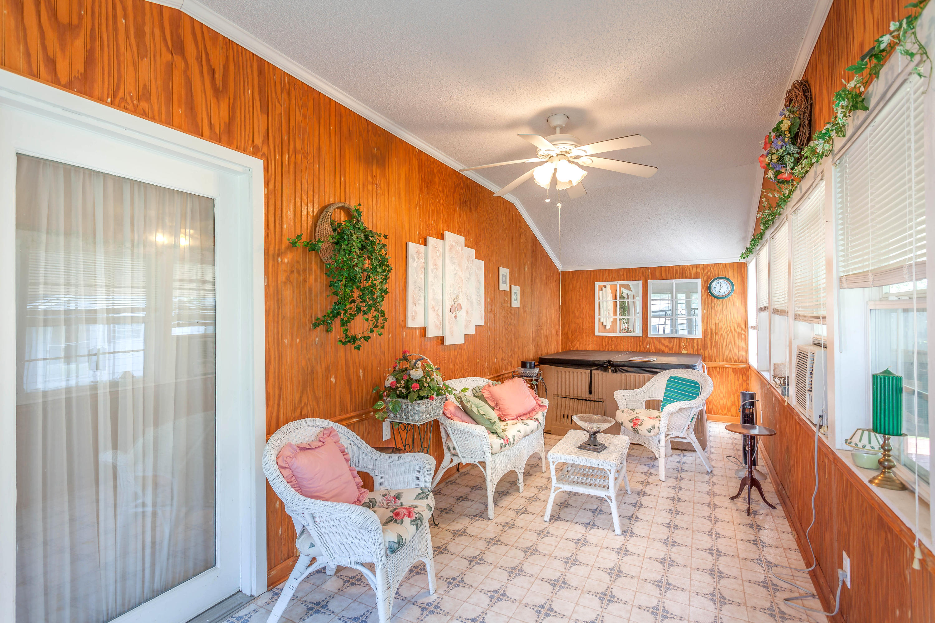 321 Proctor Road Rossville, GA 30741 - Photo 15 of 18 Sun room