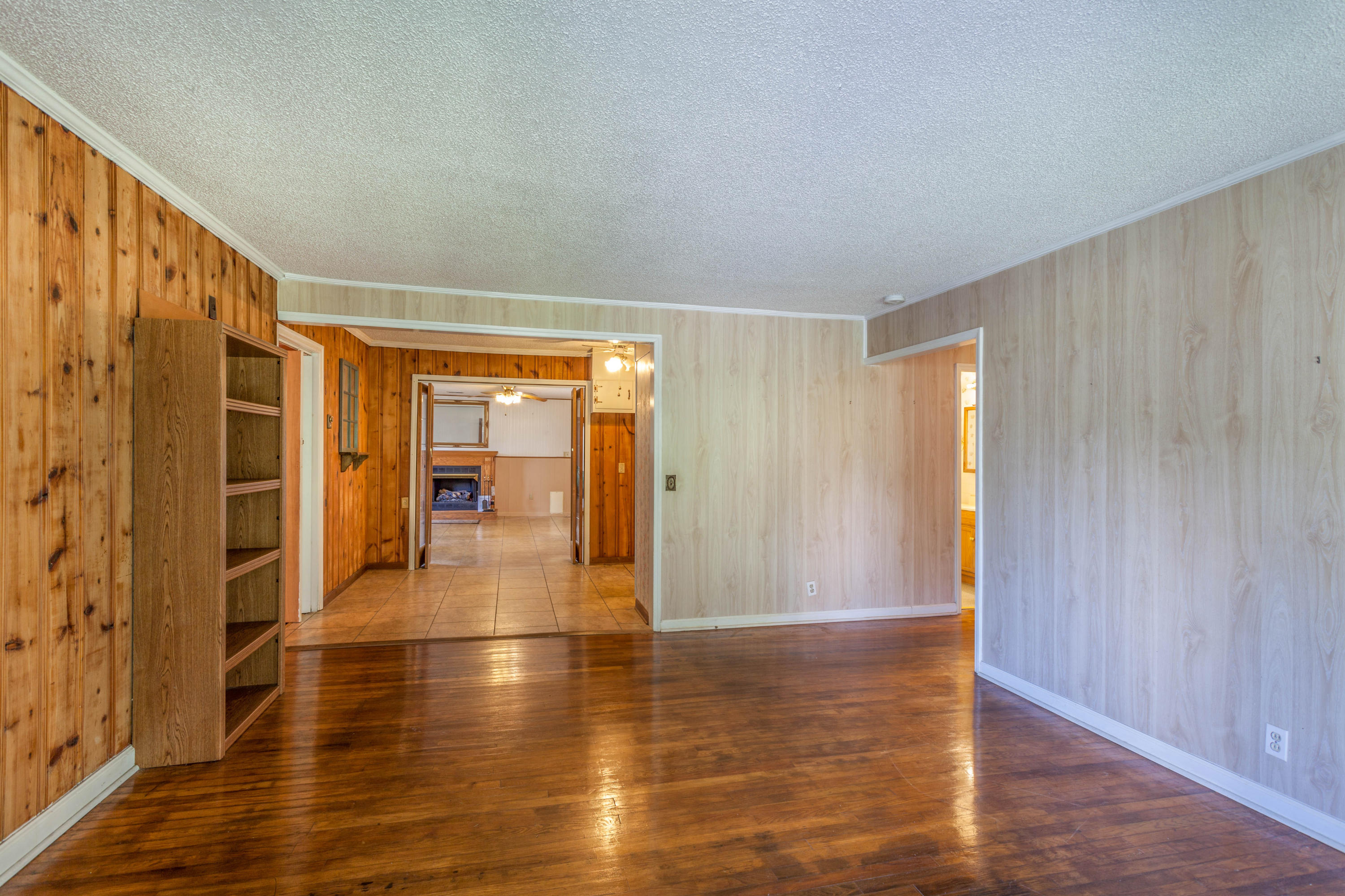 321 Proctor Road Rossville, GA 30741 - Photo 3 of 18 Living Room 1