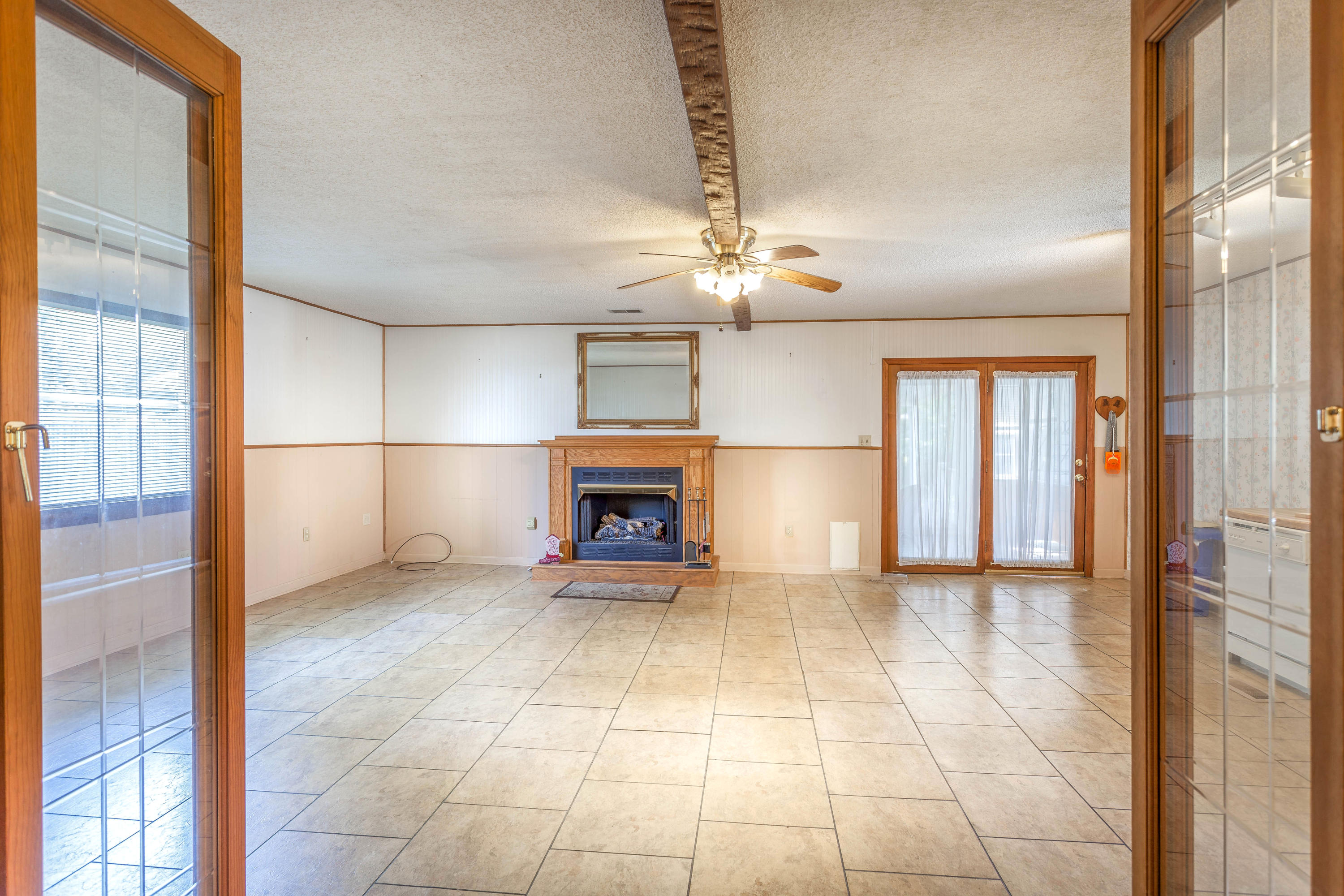 321 Proctor Road Rossville, GA 30741 - Photo 5 of 18 Family Room 2