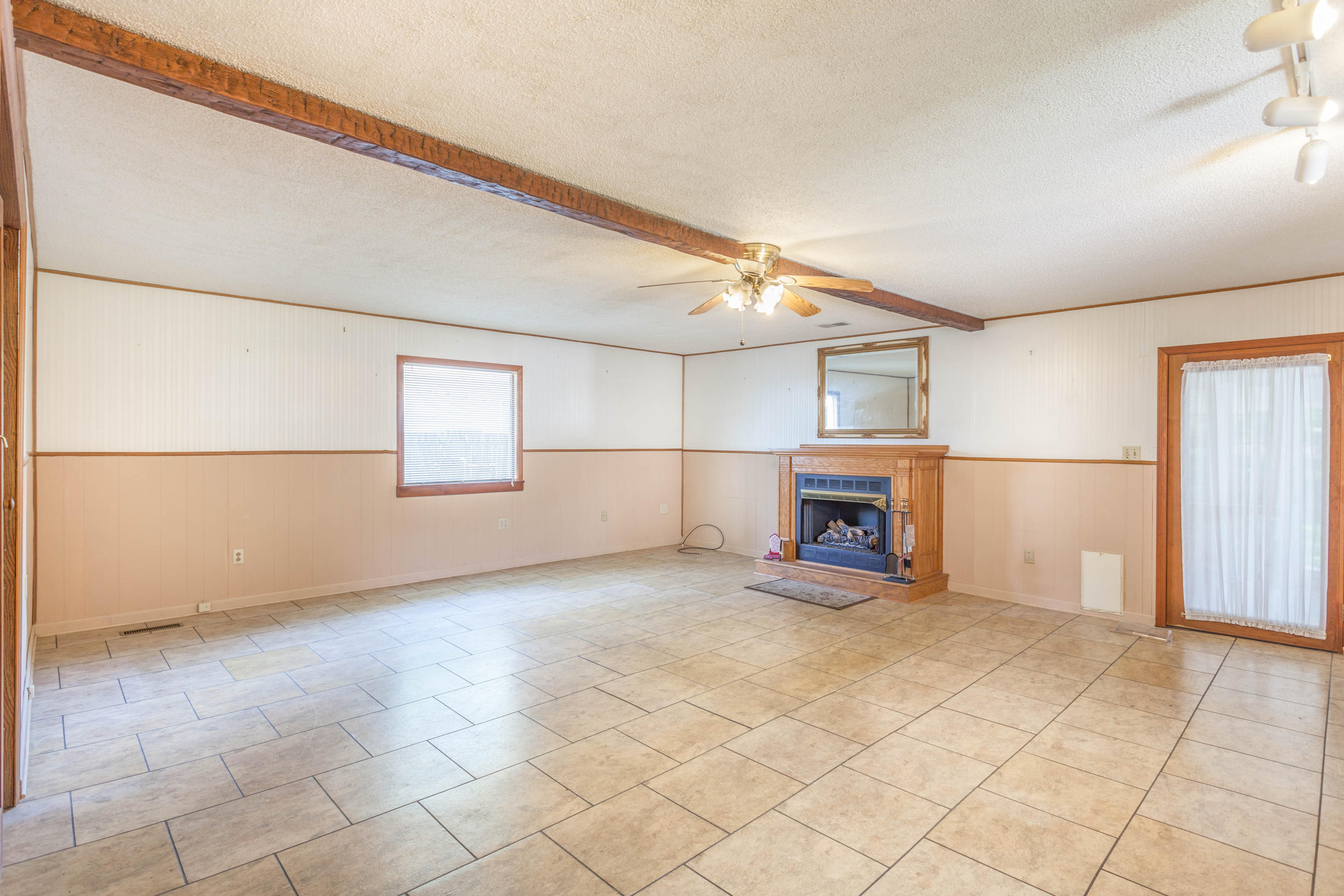 321 Proctor Road Rossville, GA 30741 - Photo 6 of 18 Family Room 1