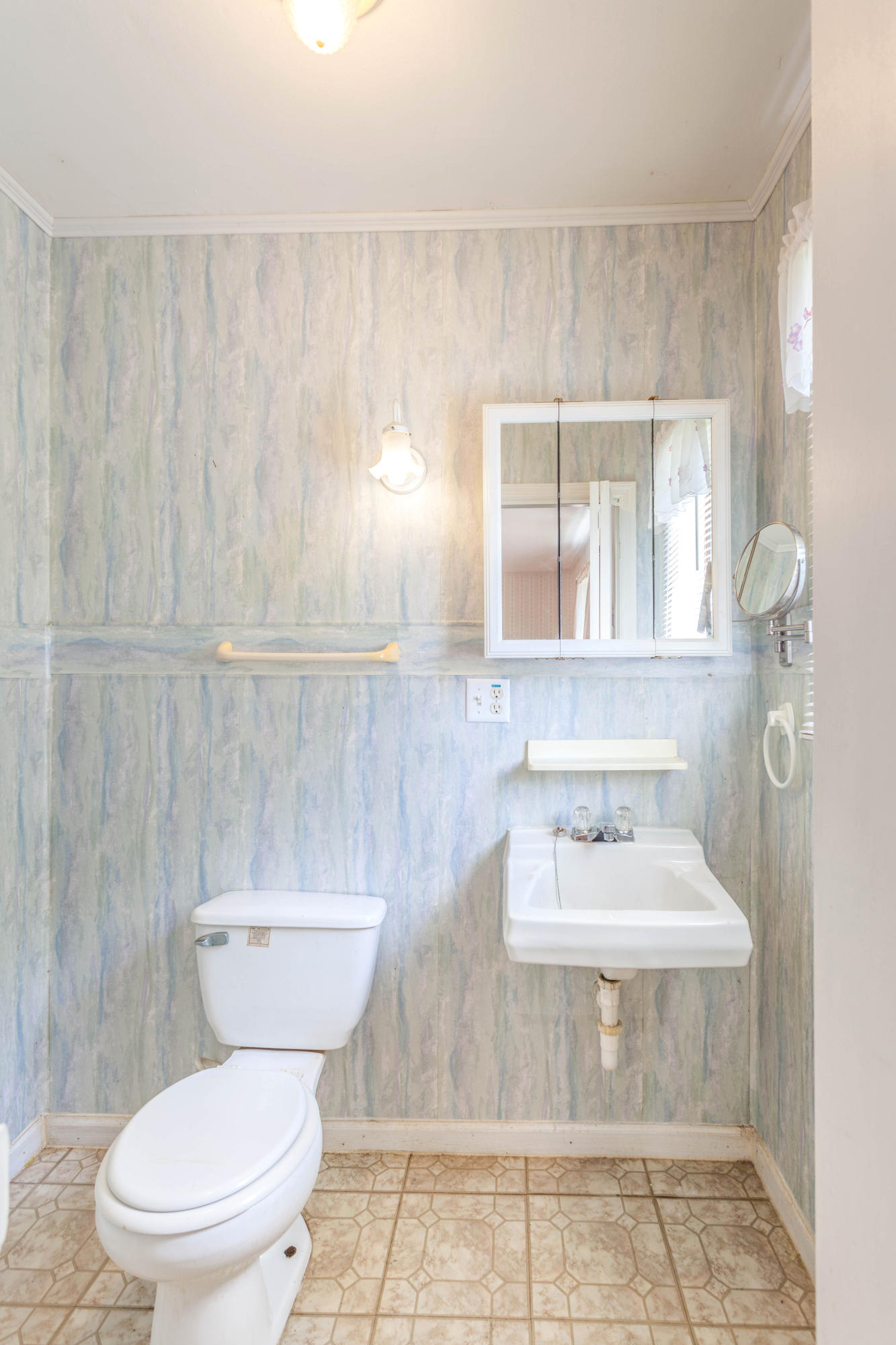 321 Proctor Road Rossville, GA 30741 - Photo 10 of 18 Master Bathroom