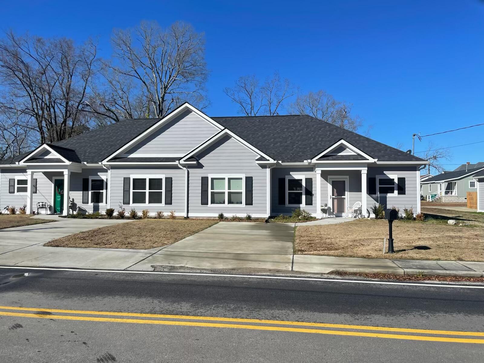 204 West Hall Street Thomson, GA 30824 - Photo 1 of 45 Front view