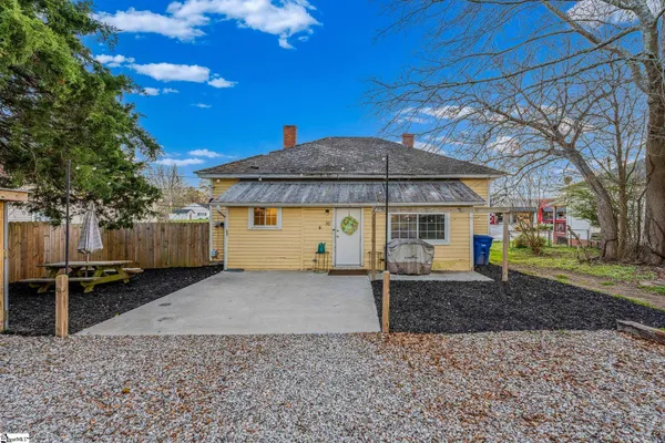 $125,000 | 38 South Greenwood Avenue, Ware Shoals, SC 29692