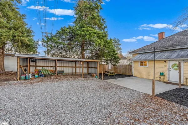 $125,000 | 38 South Greenwood Avenue, Ware Shoals, SC 29692