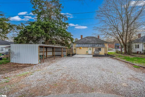 $125,000 | 38 South Greenwood Avenue, Ware Shoals, SC 29692