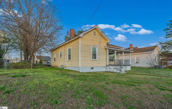 $125,000 | 38 South Greenwood Avenue, Ware Shoals, SC 29692