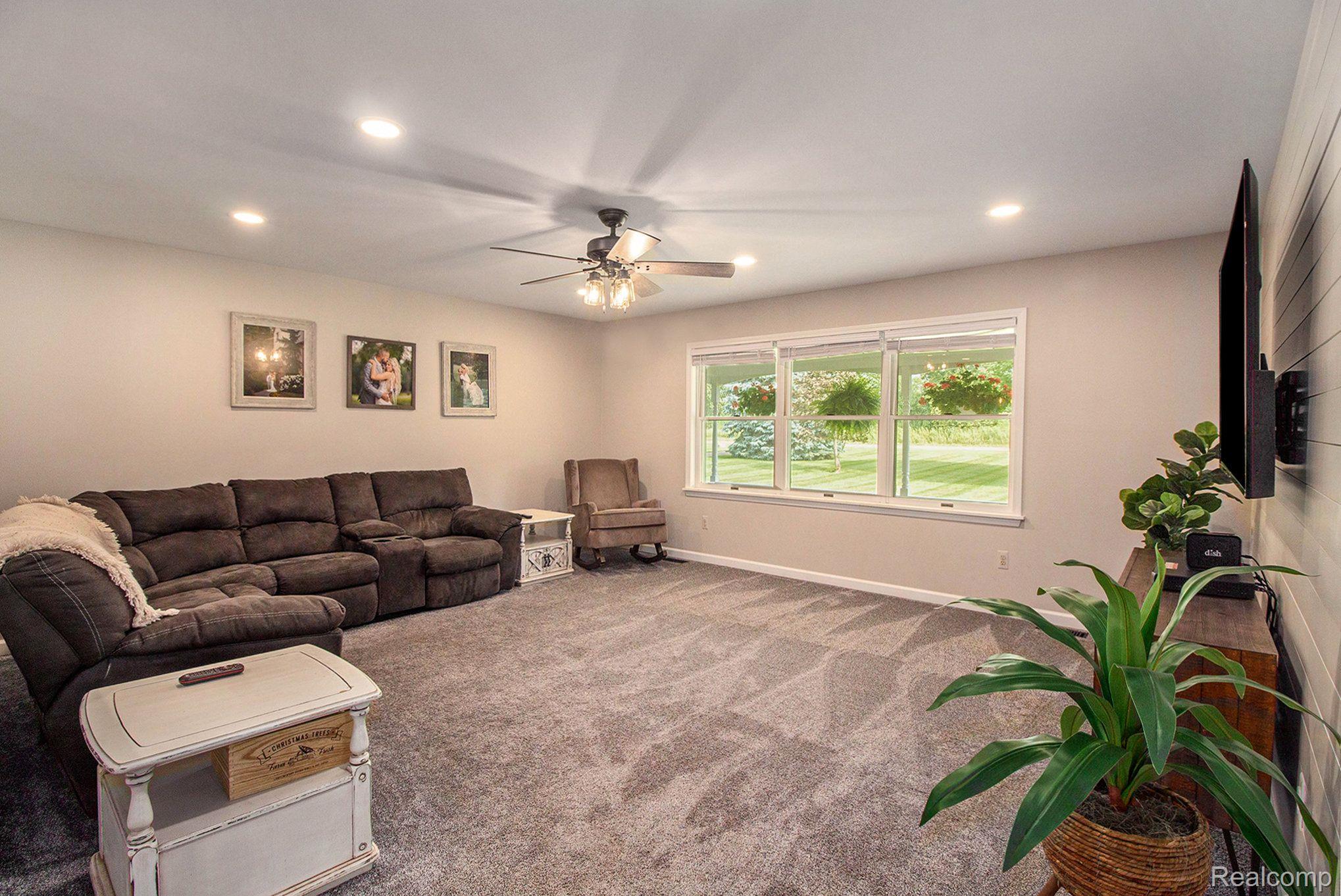 9477 West Allen Road Fowlerville, MI 48836 - Photo 14 of 44 Living Room