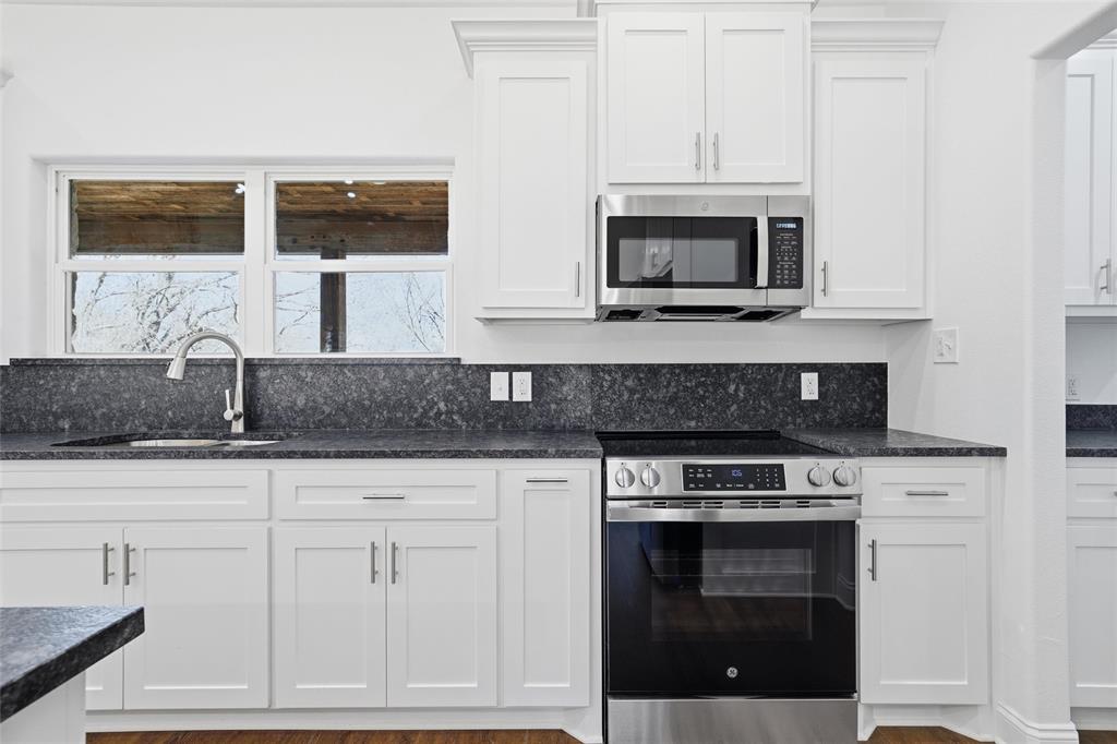 1698 Rogers Hill Road Waco, TX 76705 - Photo 13 of 34