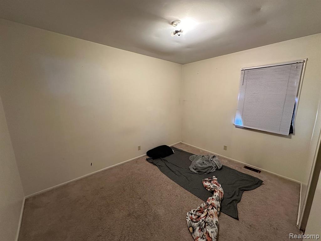 3358 Fenton Road Flint, MI 48507 - Photo 6 of 9