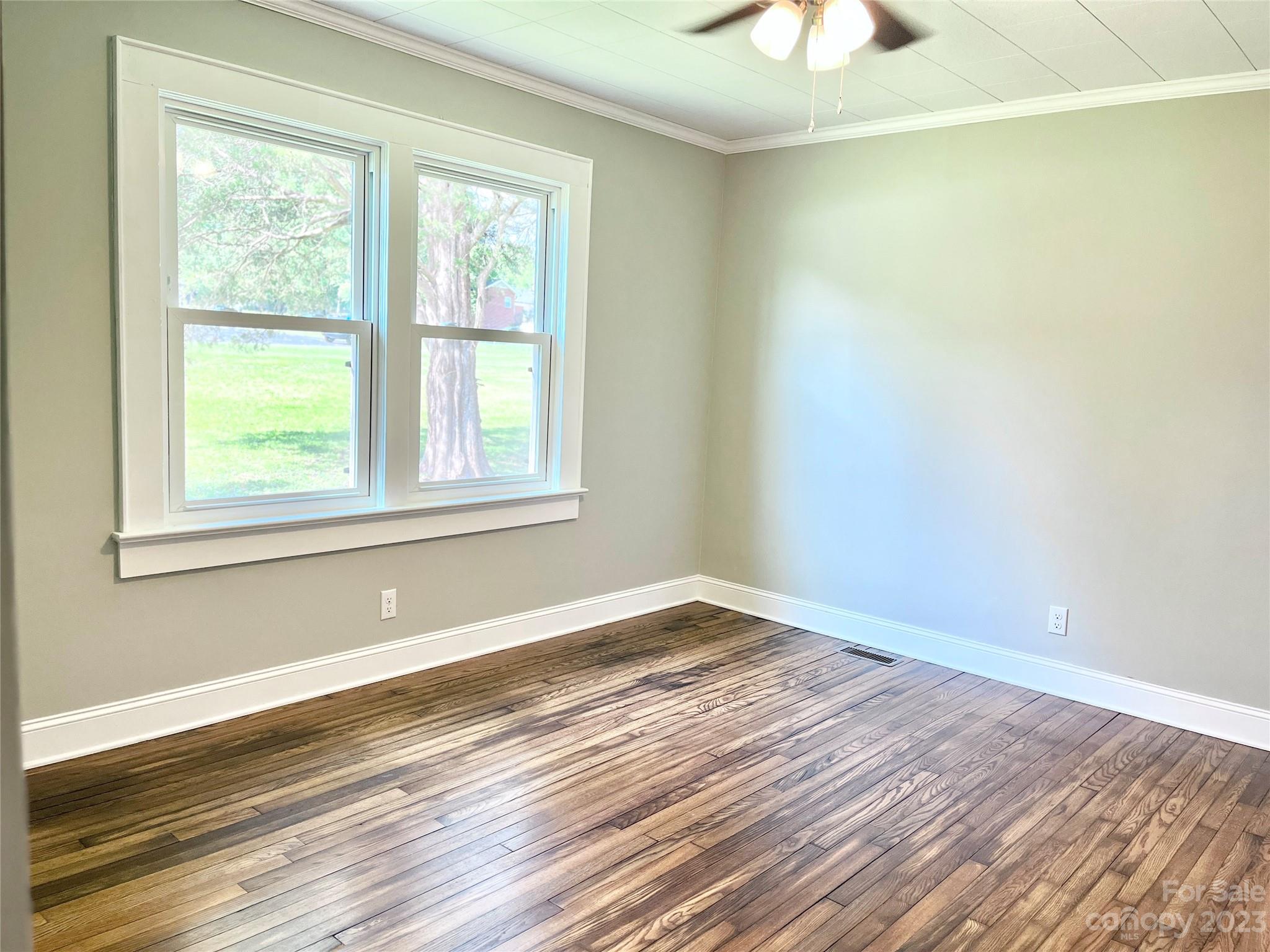 406 9th Street Southwest Conover, NC 28613 - Photo 12 of 23 Gallery Image 12