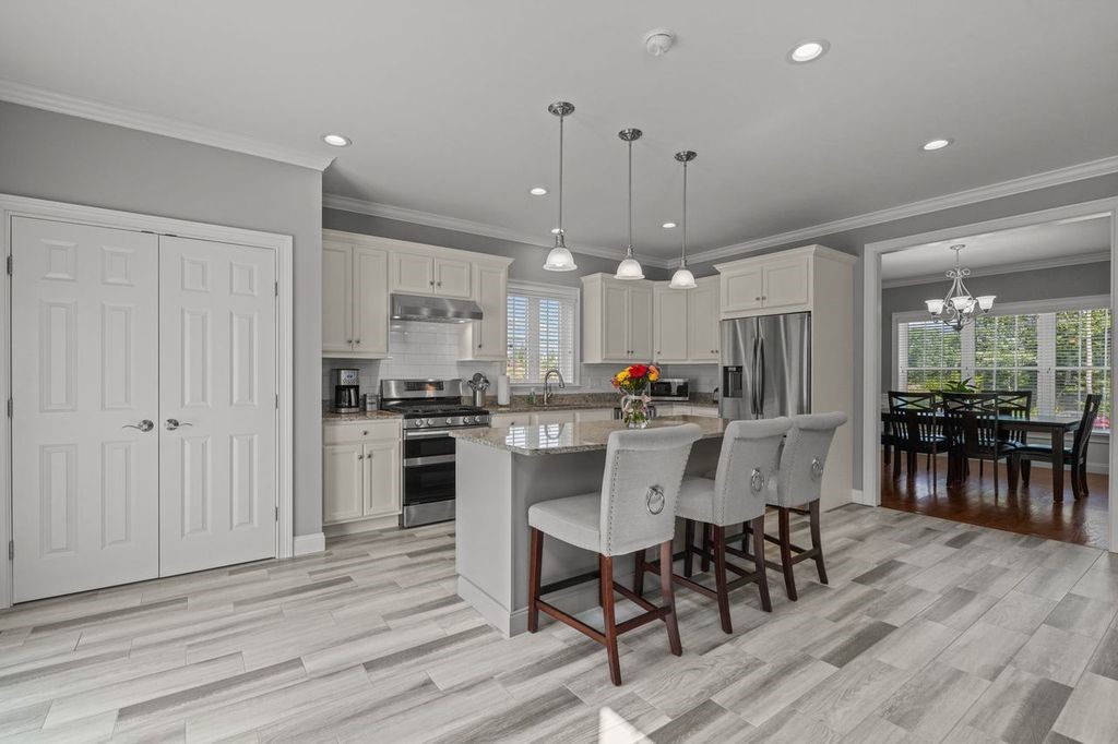 2 West Farm Road Smithfield, RI 02917 - Photo 9 of 43