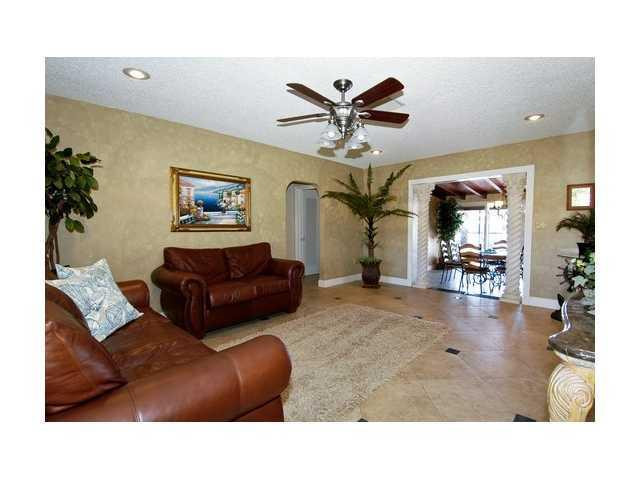 505 South Riverside Drive Pompano Beach, FL 33062 - Photo 7 of 20 Living Room