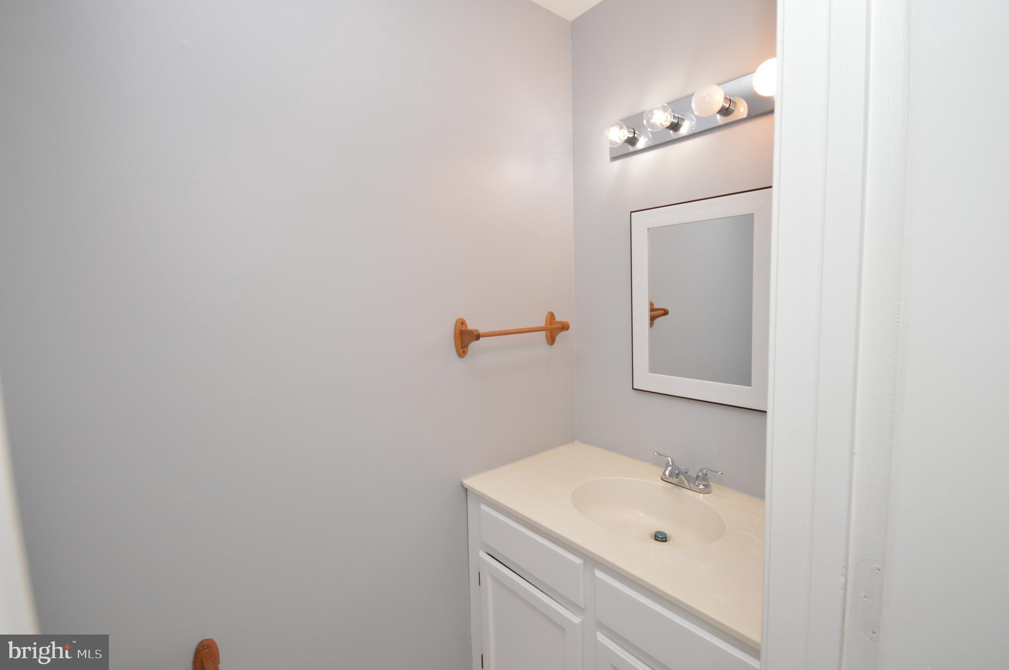 102 Harrogate Road Fredericksburg, VA 22406 - Photo 20 of 41 Half bath on main level