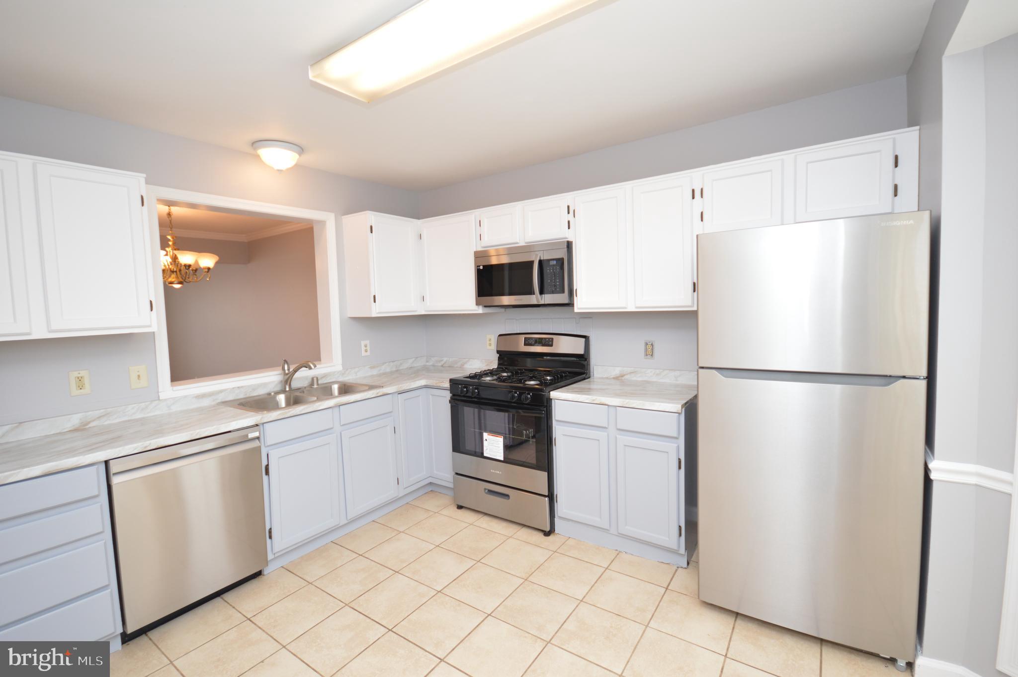 102 Harrogate Road Fredericksburg, VA 22406 - Photo 8 of 41 Kitchen with SS appliances