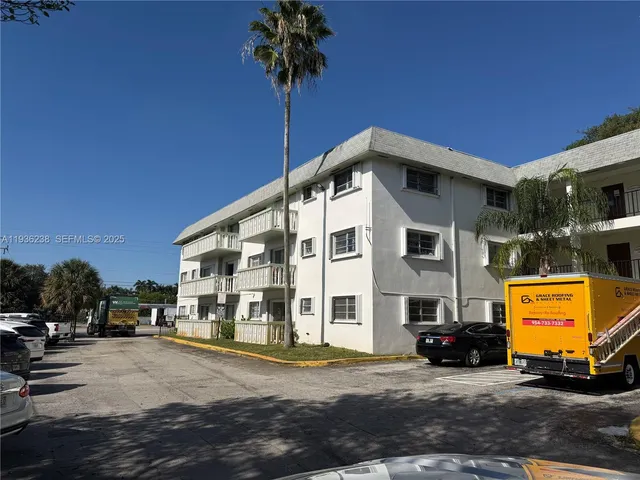 $1,400 | 15201 Northeast 6th Avenue, Unit C104, Miami, FL 33162
