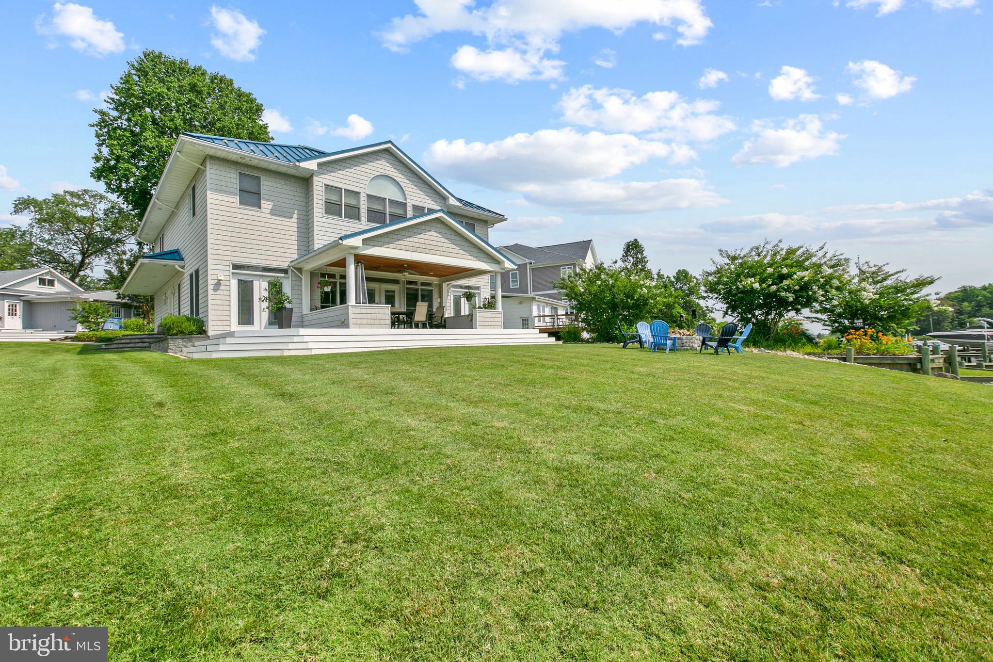 2334 Poplar Road Baltimore, MD 21221 - Photo 2 of 80 Large grassy area leading up to the water.