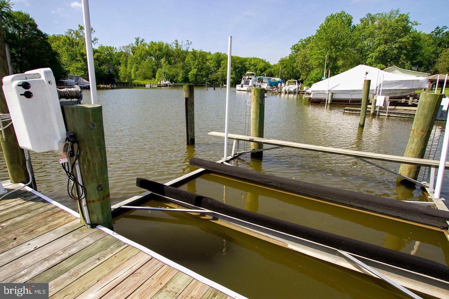 2334 Poplar Road Baltimore, MD 21221 - Photo 63 of 80 Hydraulic boat lift