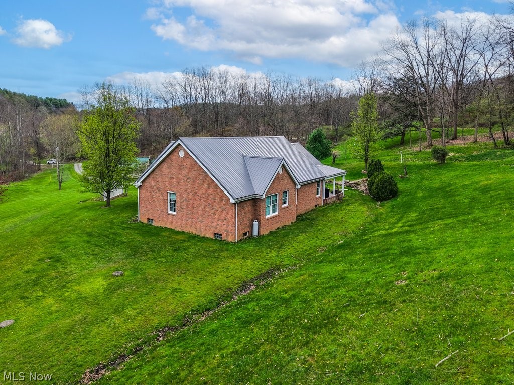 3139 Camille Road Southwest Sherrodsville, OH 44675 - Photo 3 of 50